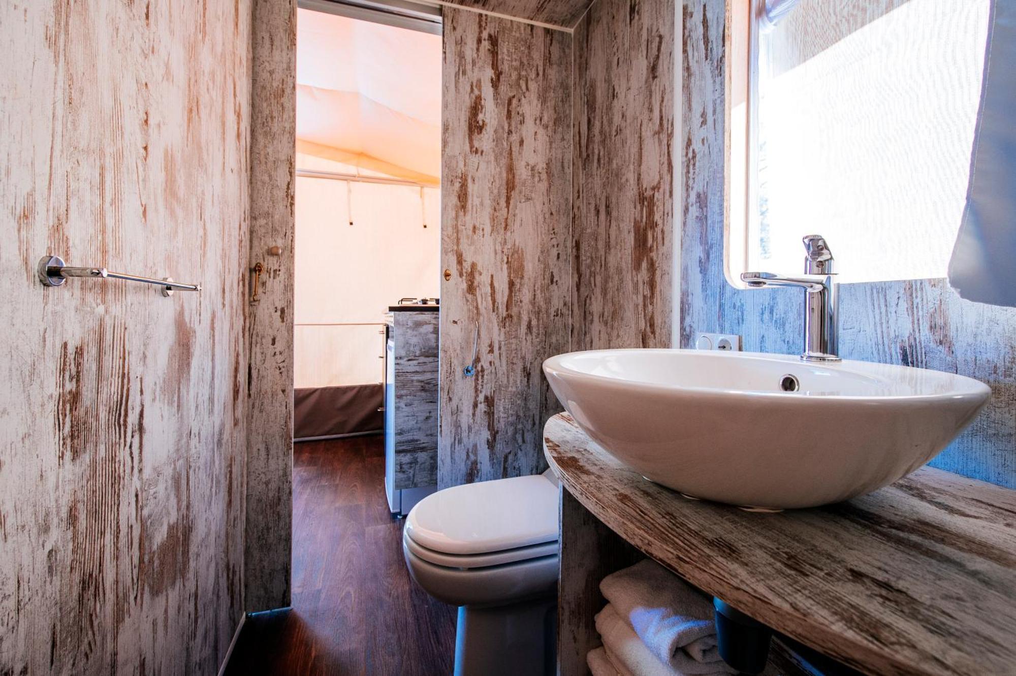 Zaton Holiday Resort Glamping Tents Nin Room photo
